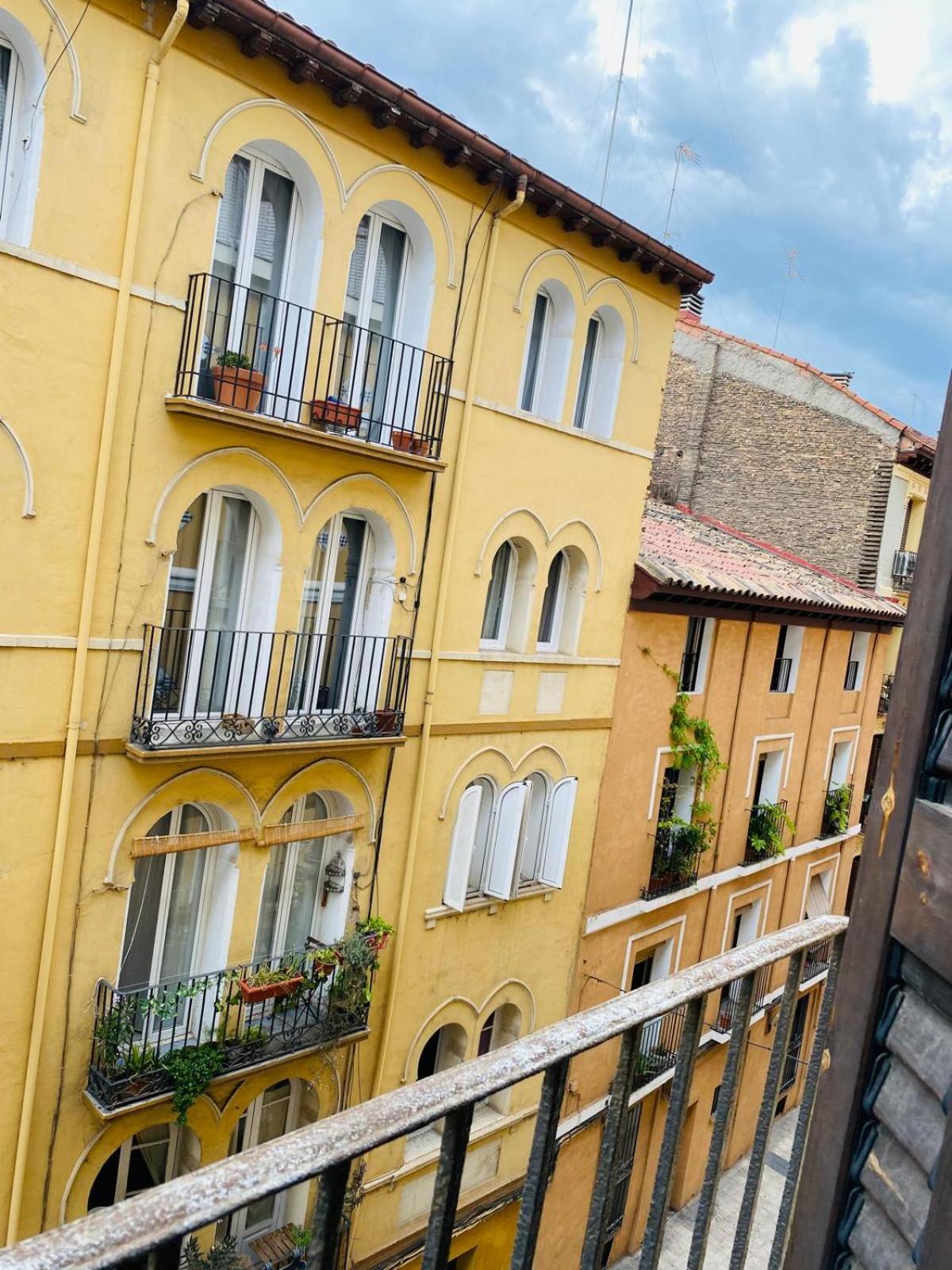 Apartamentos Zaragoza Coso Kültér fotó